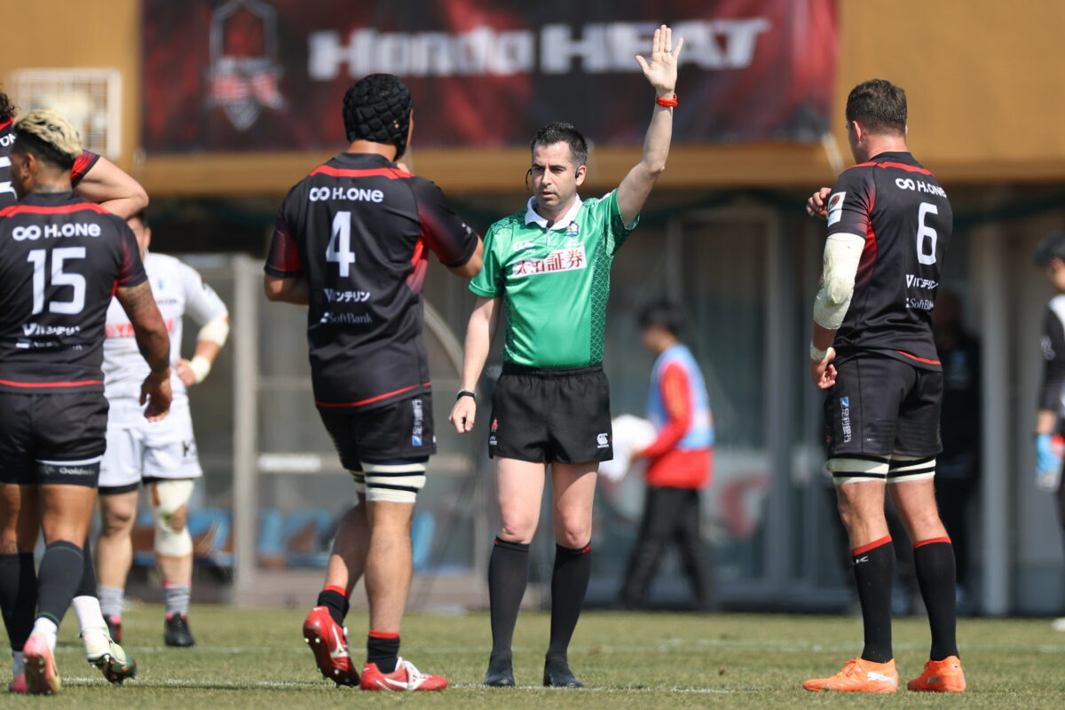 【フランス協会→リーグワンを吹く／リュドヴィック・ケール氏INTERVIEW・下】TMO担当者には「ソファでくつろいでいる感じで画面の前にいて」と。で、うわっ、となった時に介入を。