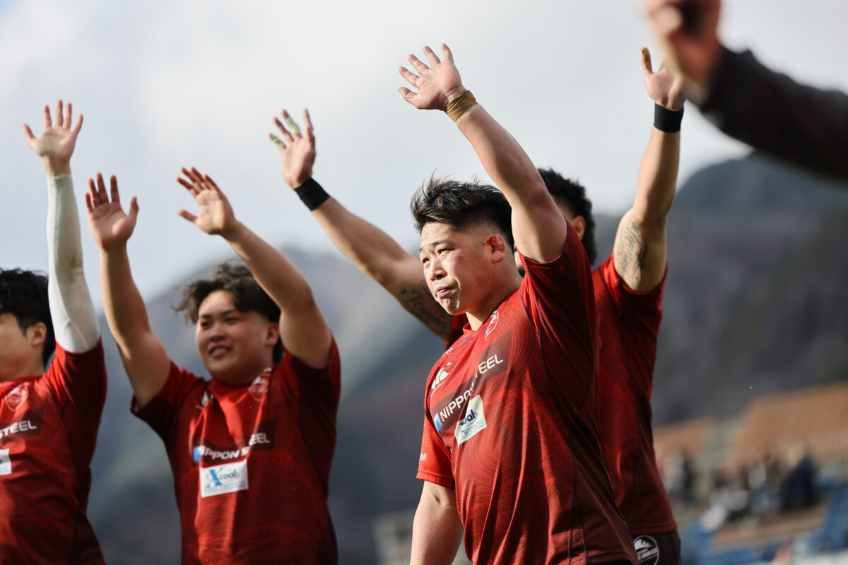 釜石の街がワンチームに。シーウェイブス、全勝ライナーズを止める。