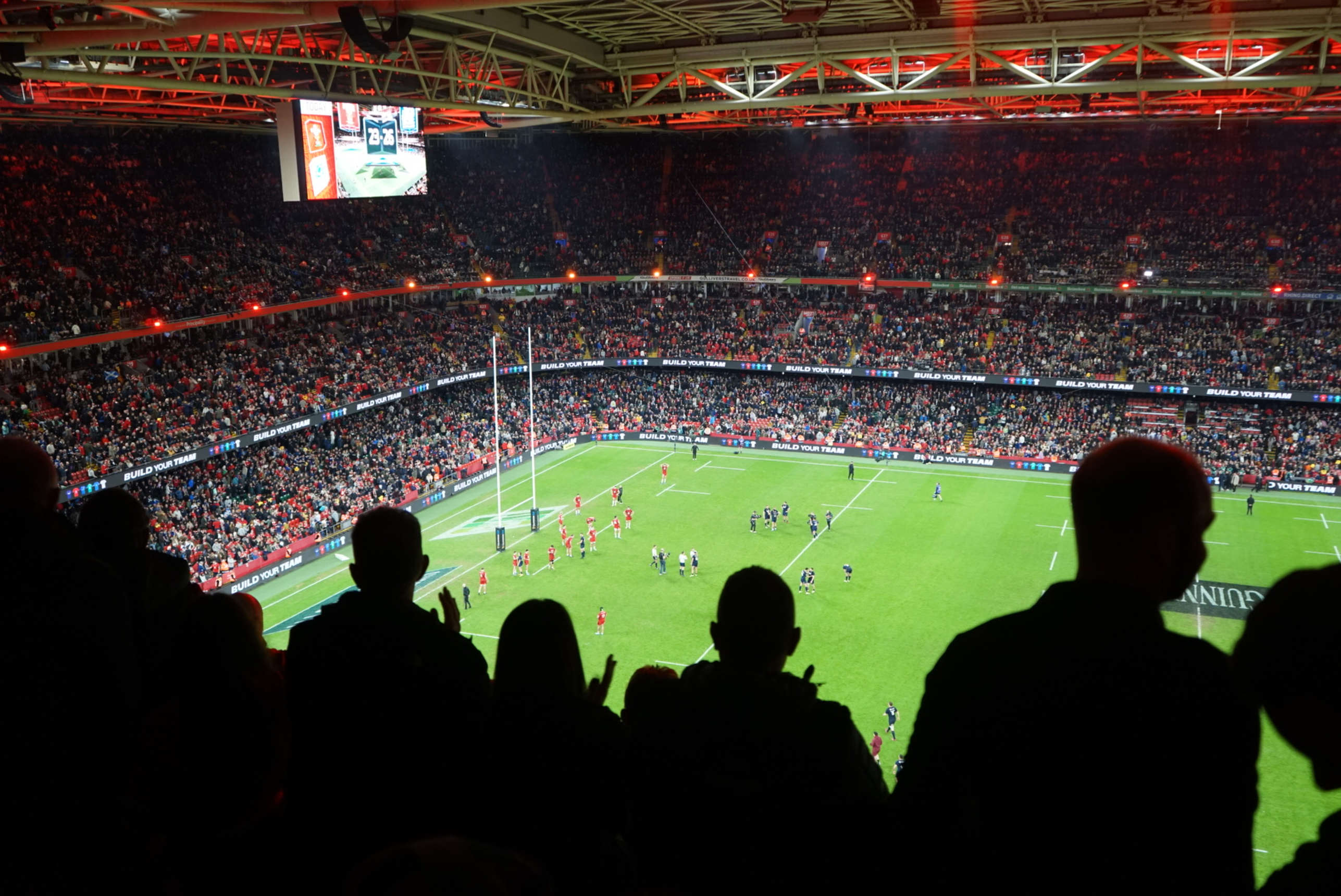 【3階席からの観戦記】ウェールズの覚悟。フィン・ラッセルのフェアキャッチ。